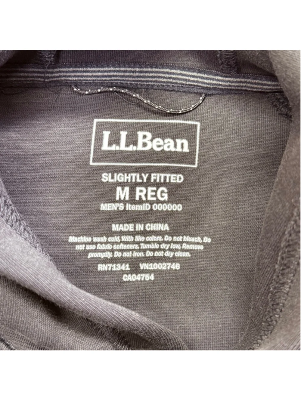 Men's LL Bean Black Hoodie Sweatshirt Medium Regular Slightly Fitted